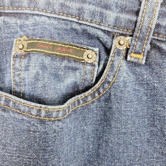 Vintage DKNY Sz 6 Women's Straight Jeans Med Wash Mid Rise Y2K No Stretch EUC - Picture 4 of 10